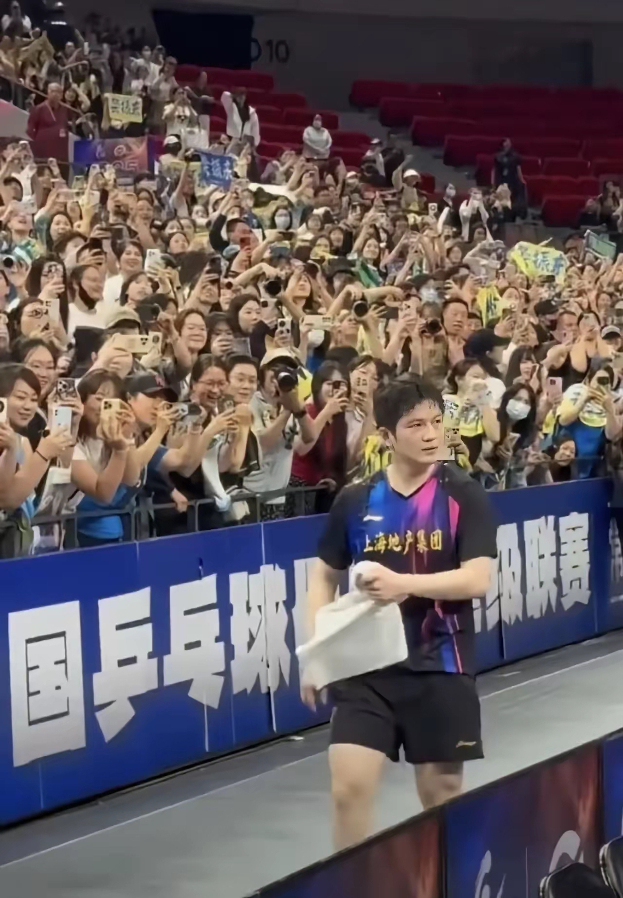 日本乒乓球队翻盘韩国乒乓球队，樊振东三分雨点燃全场
