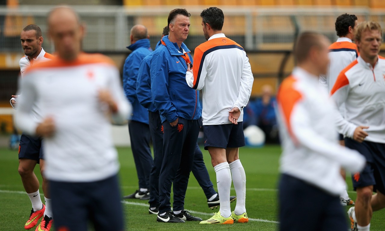 里昂爆冷瓦伦西亚，范佩西制霸全场的简单介绍