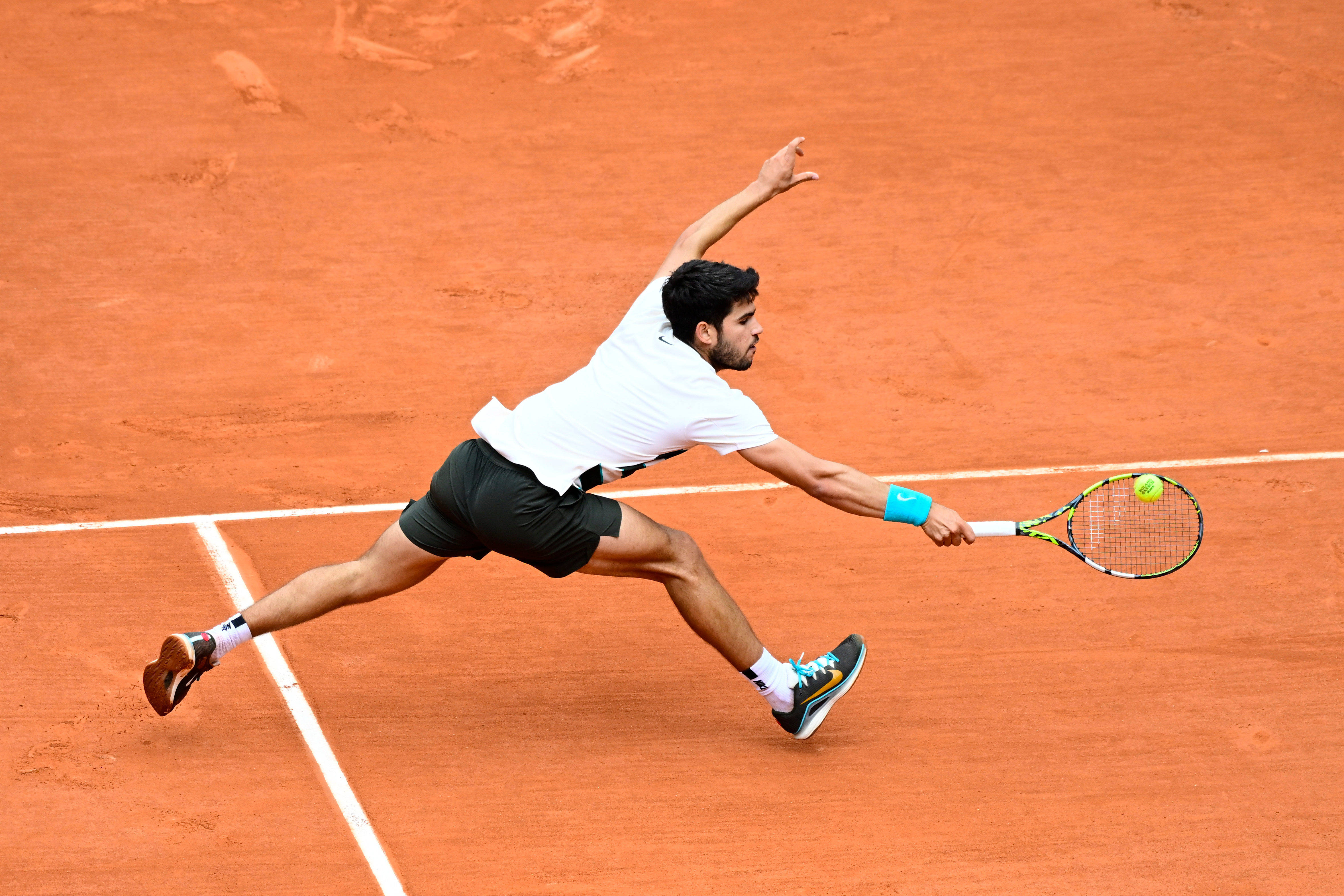 美国网球队横扫英国网球队，阿尔卡拉斯打破历史纪录的简单介绍