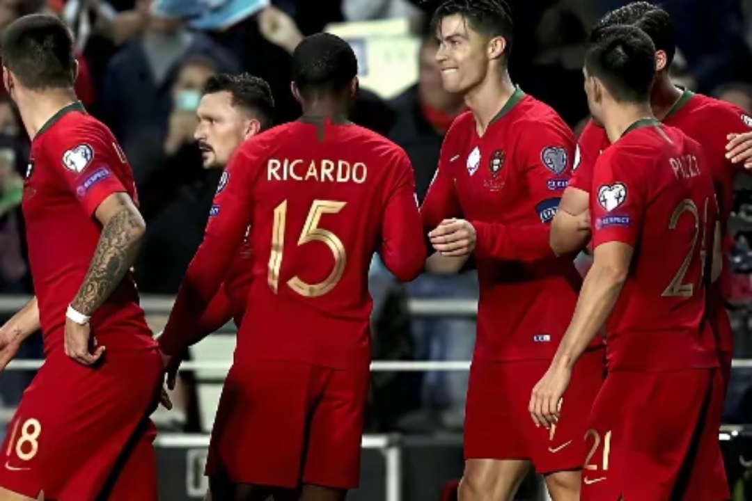 关于教练调整战术成功，球队赢得比赛的信息