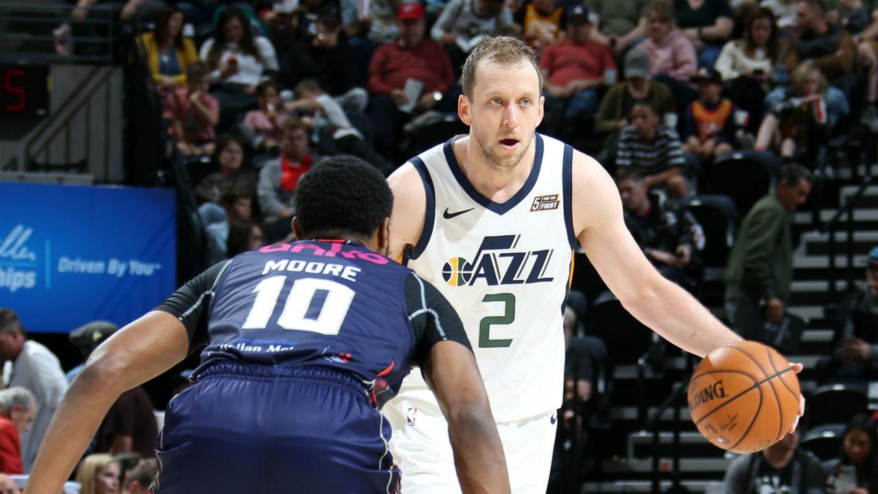 包含骑士全队表现低迷，主帅迫切调整战术的词条