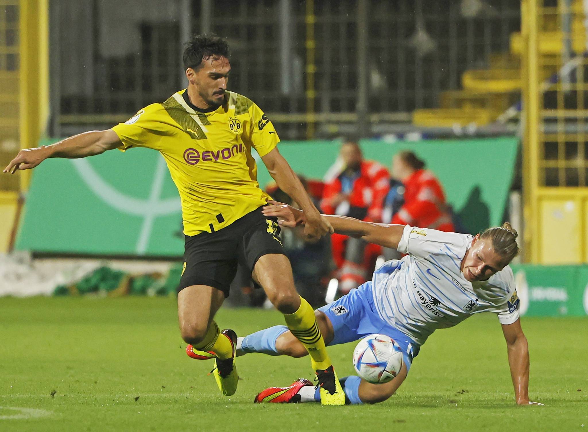 包含法国对德国强势压制，攻防协作取胜的词条