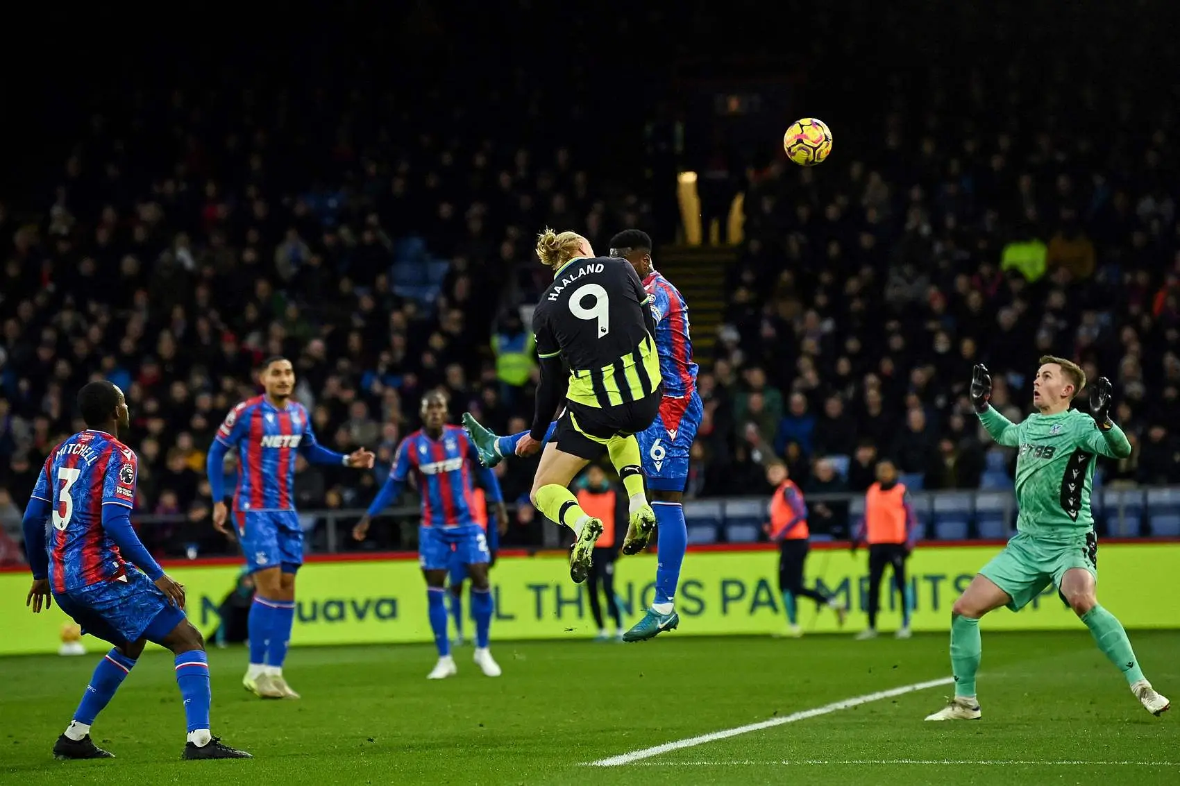 包含波兰遭遇尴尬！负于英格兰被淘汰出局！的词条