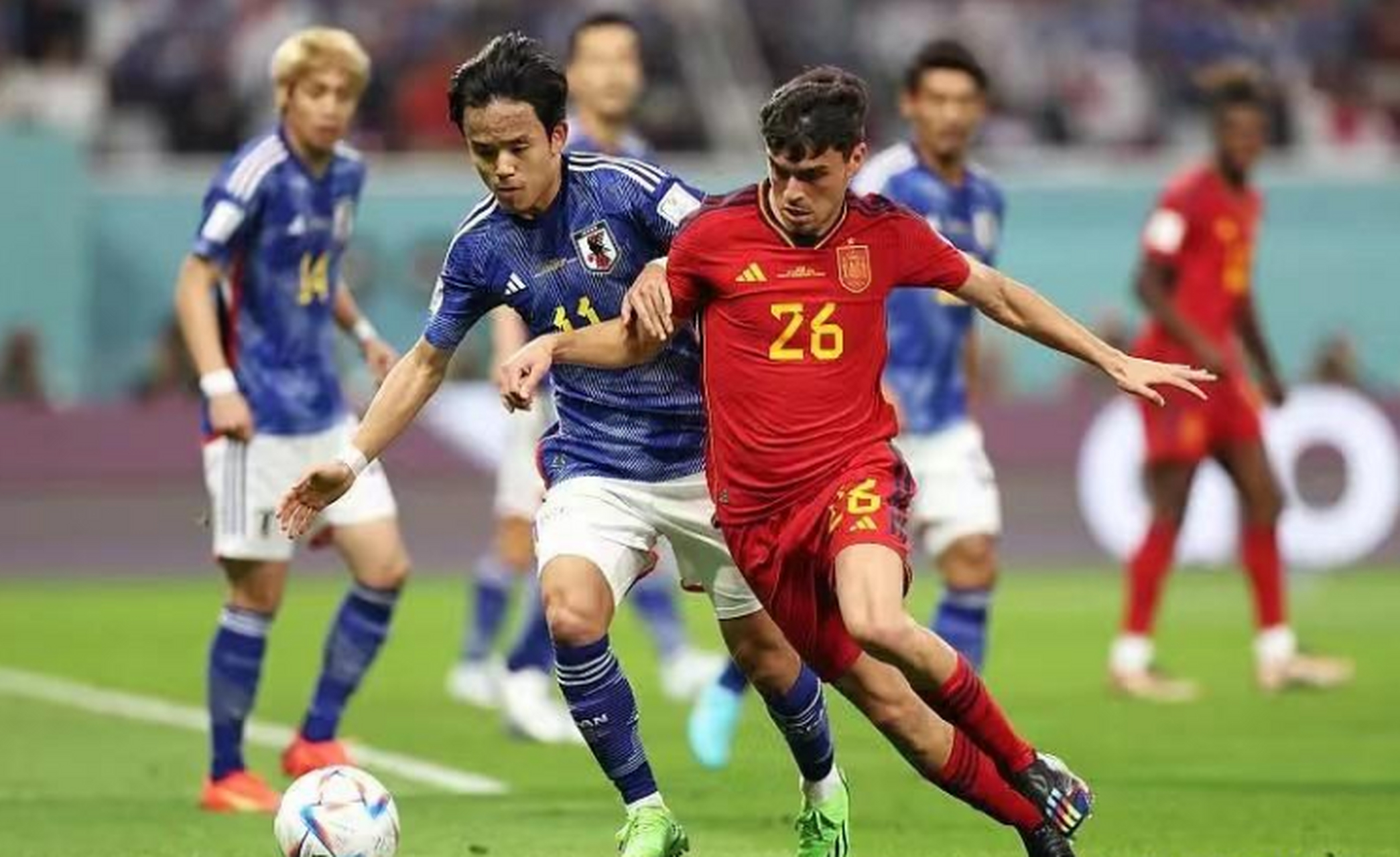 顶级球队同台竞技，比赛如火如荼的简单介绍