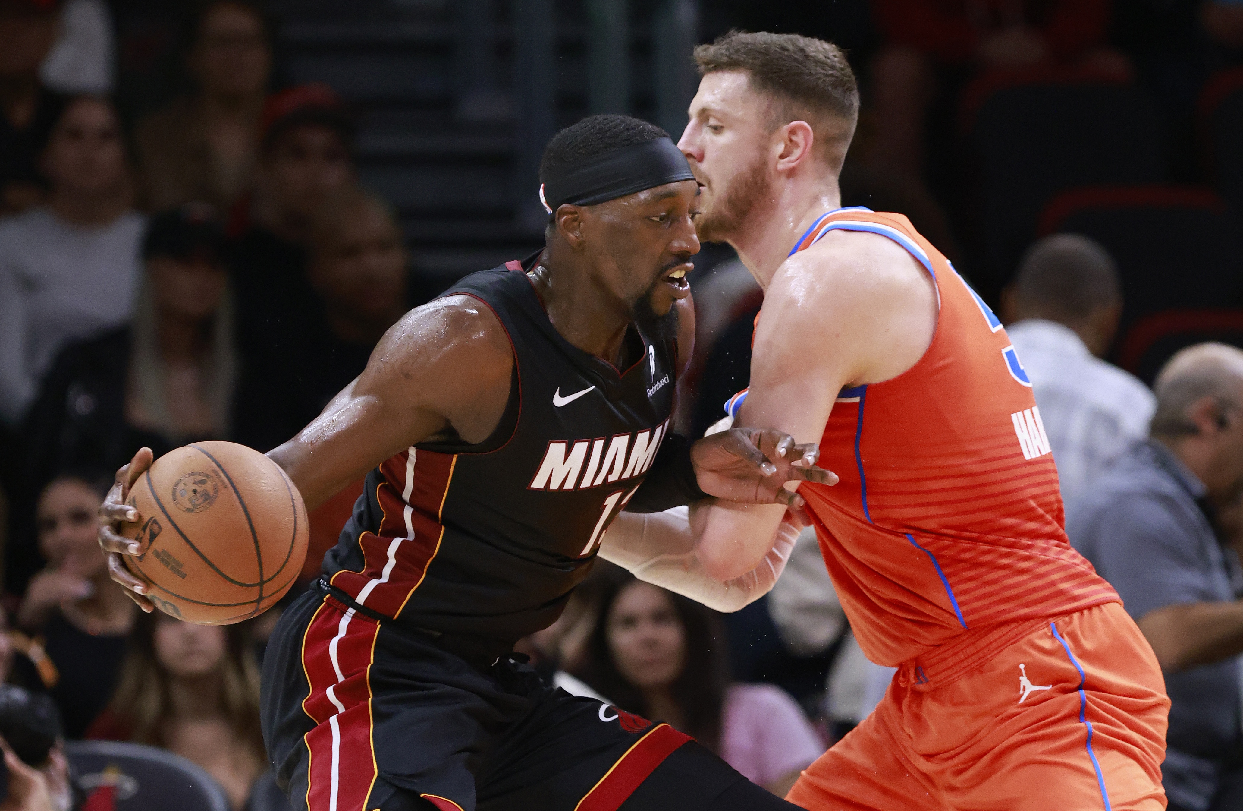 火箭胜热火，哈雷尔首秀获32分狂胜的简单介绍