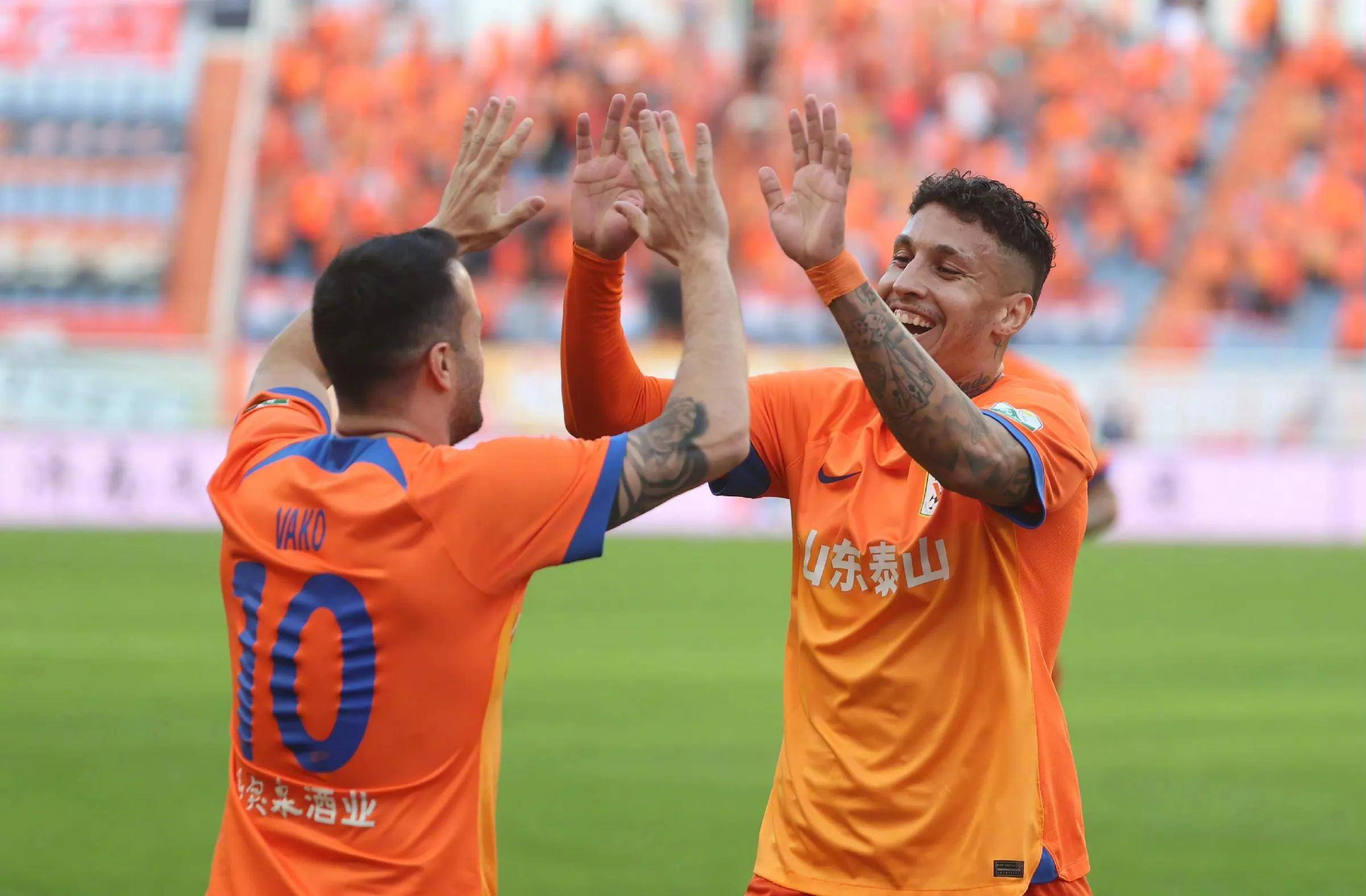 一连串的胜利让球队信心倍增，冲击冠军无往不利