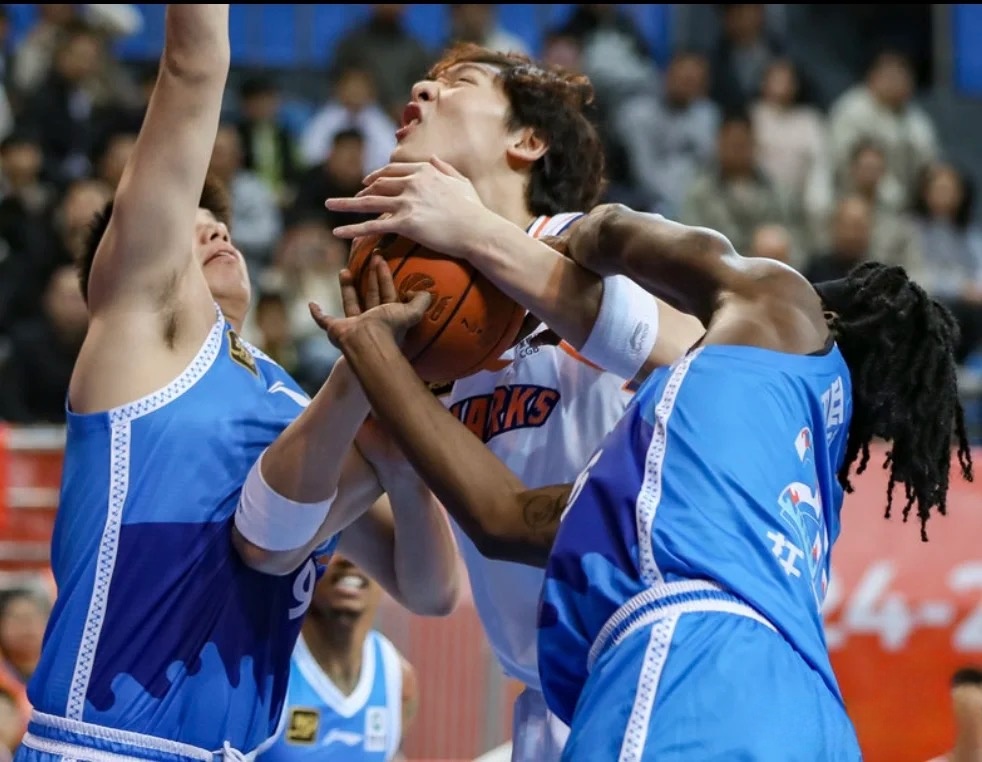 上海队豪取客场胜利，展现实力的简单介绍