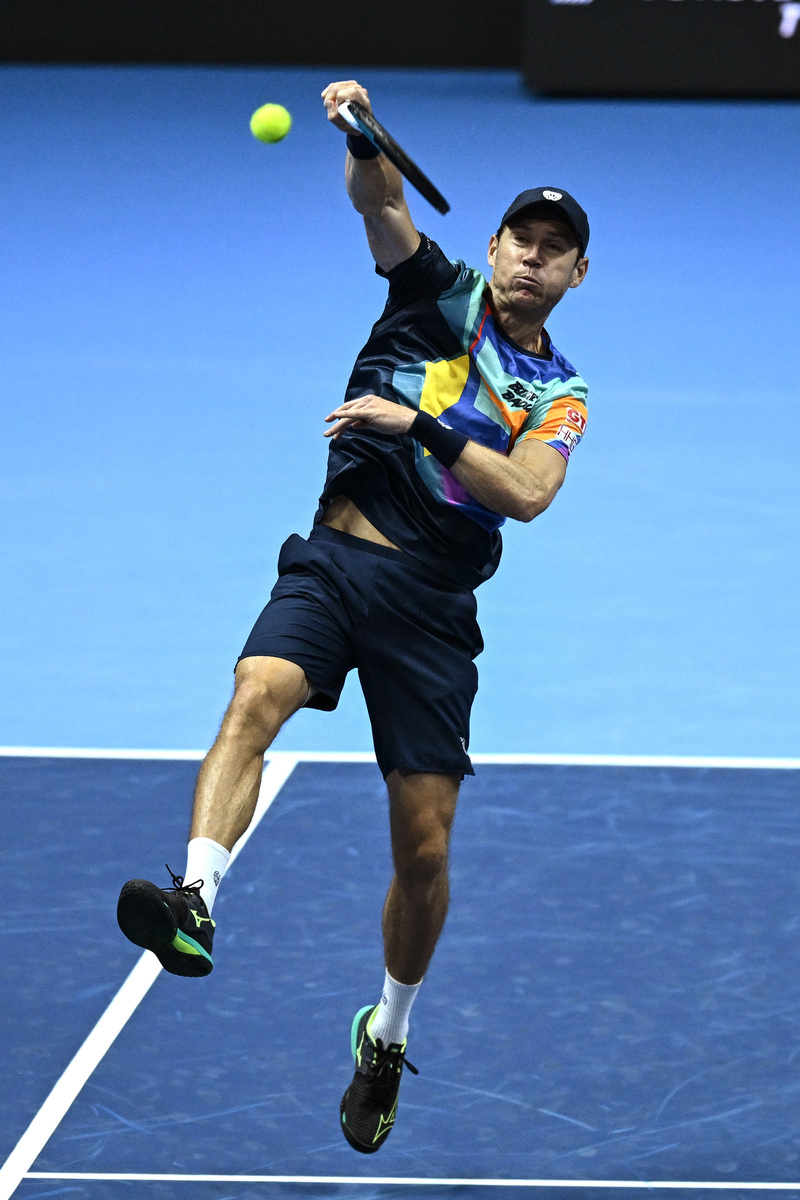 包含网球男单：德国选手逆转赢得冠军的词条