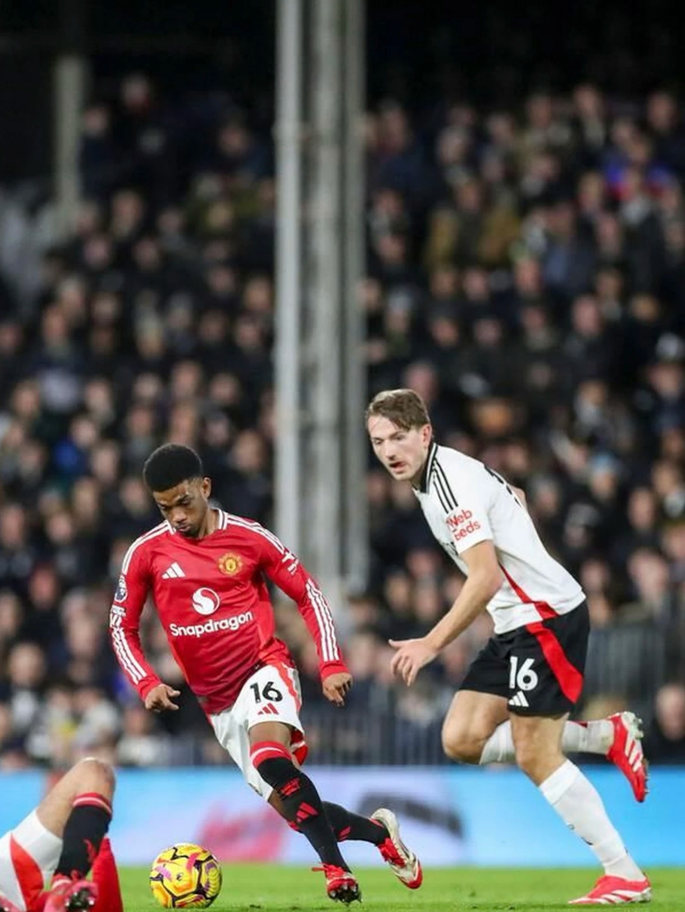 曼联客场告捷，红魔球迷欢欢喜喜的简单介绍