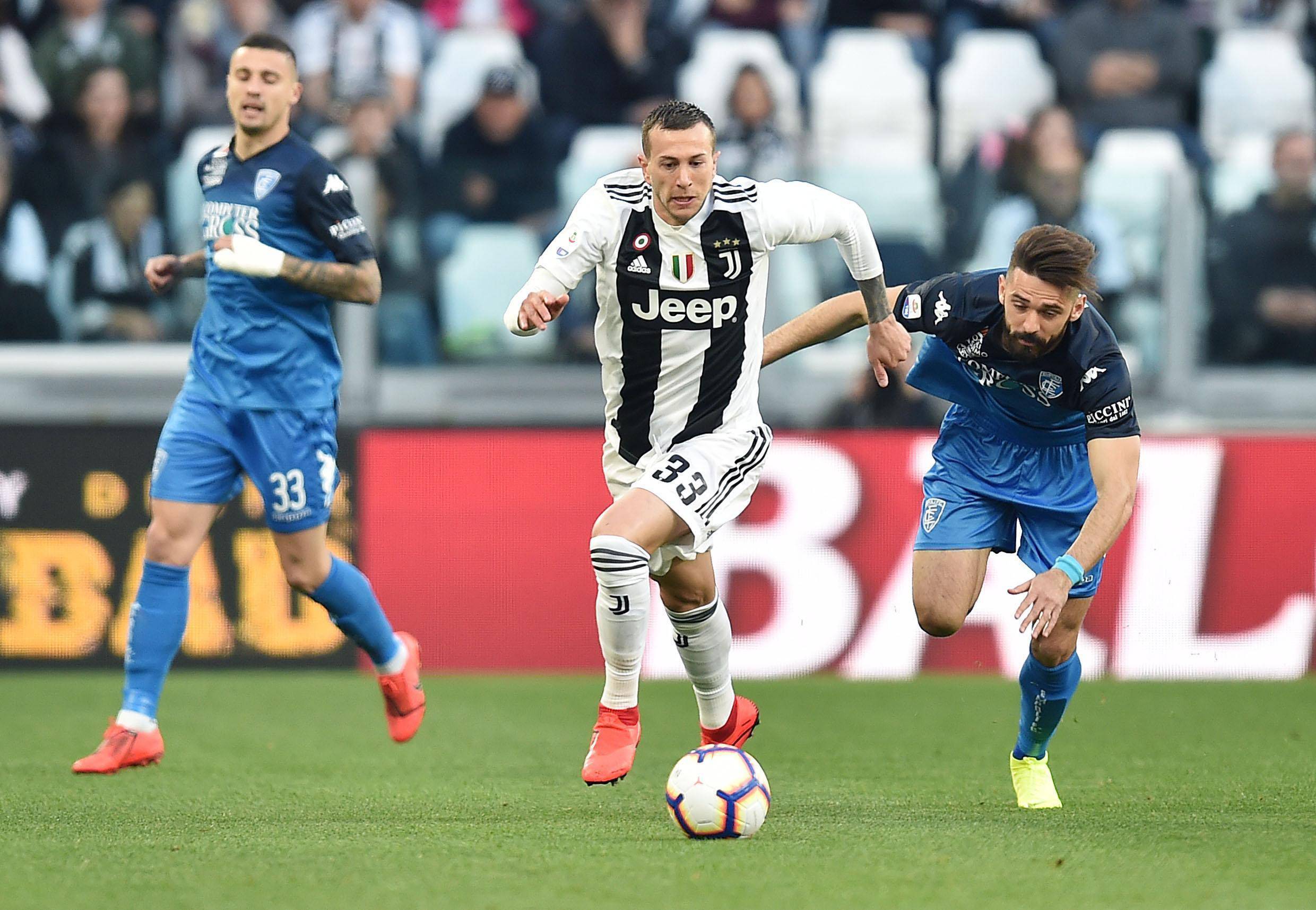 包含尤文图斯主场战胜切沃，领先优势不胫而走的词条