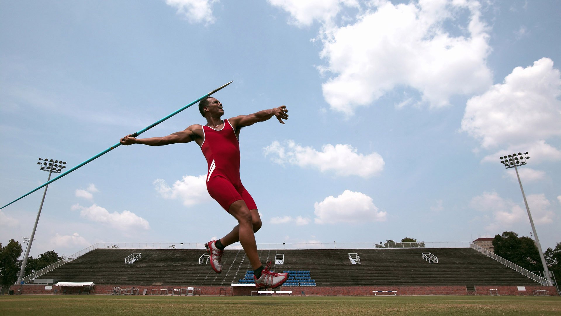 赛道上的独舞，努涅斯在F1年度争冠之夜的完美绽放