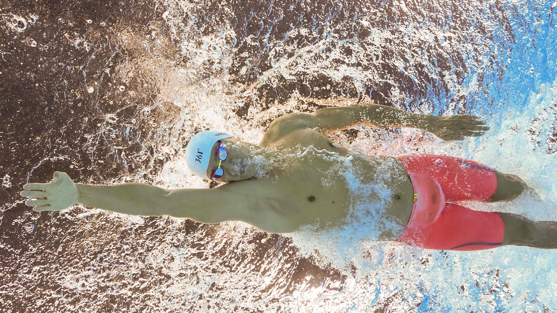 深圳队横扫黄蜂，英格拉姆成为关键先生，一场战术与意志的胜利